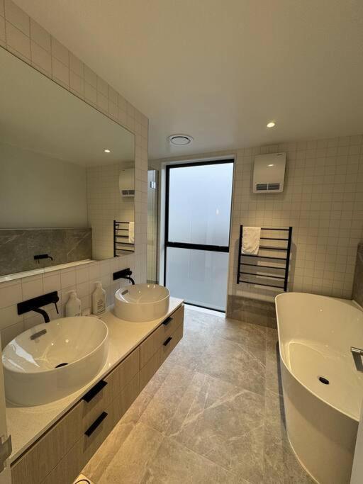 Black-Luxe Living In The Heart Of City Lägenhet Christchurch Exteriör bild